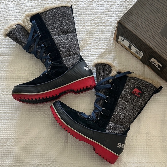Sorel Herringbone Boots with Blue Laces and Red Soles - Picture 3 of 4